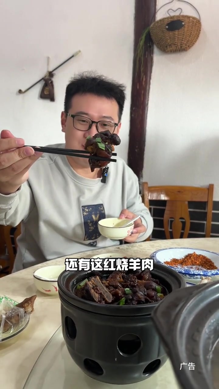 海宁梁家墩这家上过央视的江海湾渔村,全羊宴只要880元,另外还有很多套餐,可以带朋友来聚一