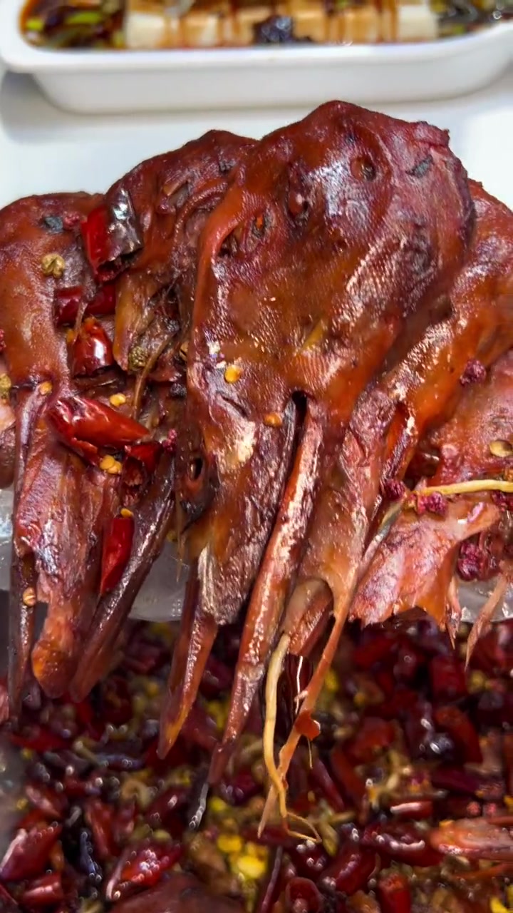 恒旭干锅鸭头 舌尖美味 干锅鸭头 鸭头 麻辣鸭头 好味道