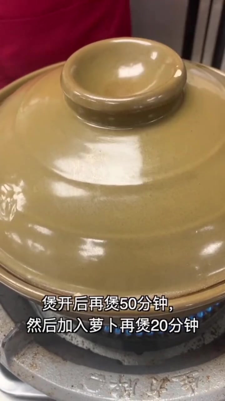 冬天了,正是吃牛腩萝卜汤的时候,介绍个牛腩汤的做法,大家可以试试,正!