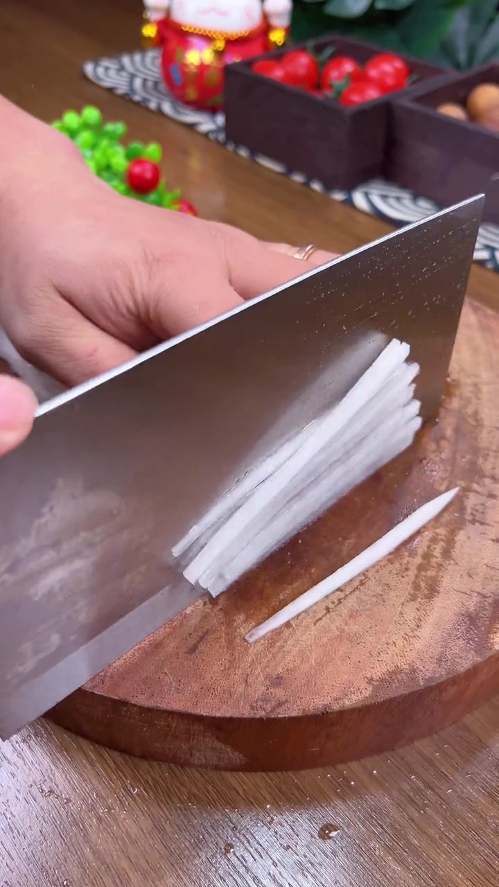 俗话说冬天的萝卜赛人参,这道 荷包蛋萝卜丝肉丸 你一定要试试,暖心又暖胃 家常菜 温州美食