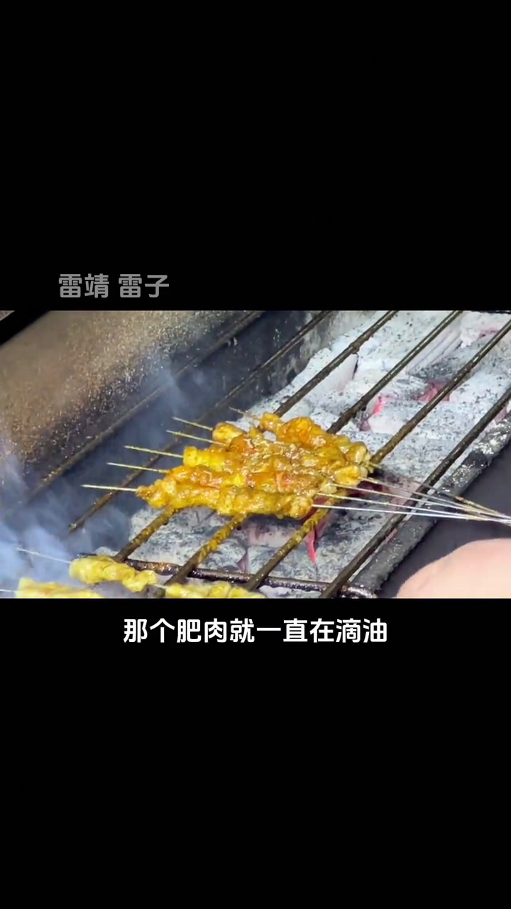 秋冬路边深夜烧烤局!藏在居民楼里的烧烤最有人间烟火气～蒜爆鸡苦等一小时!创作灵感 武汉旅游