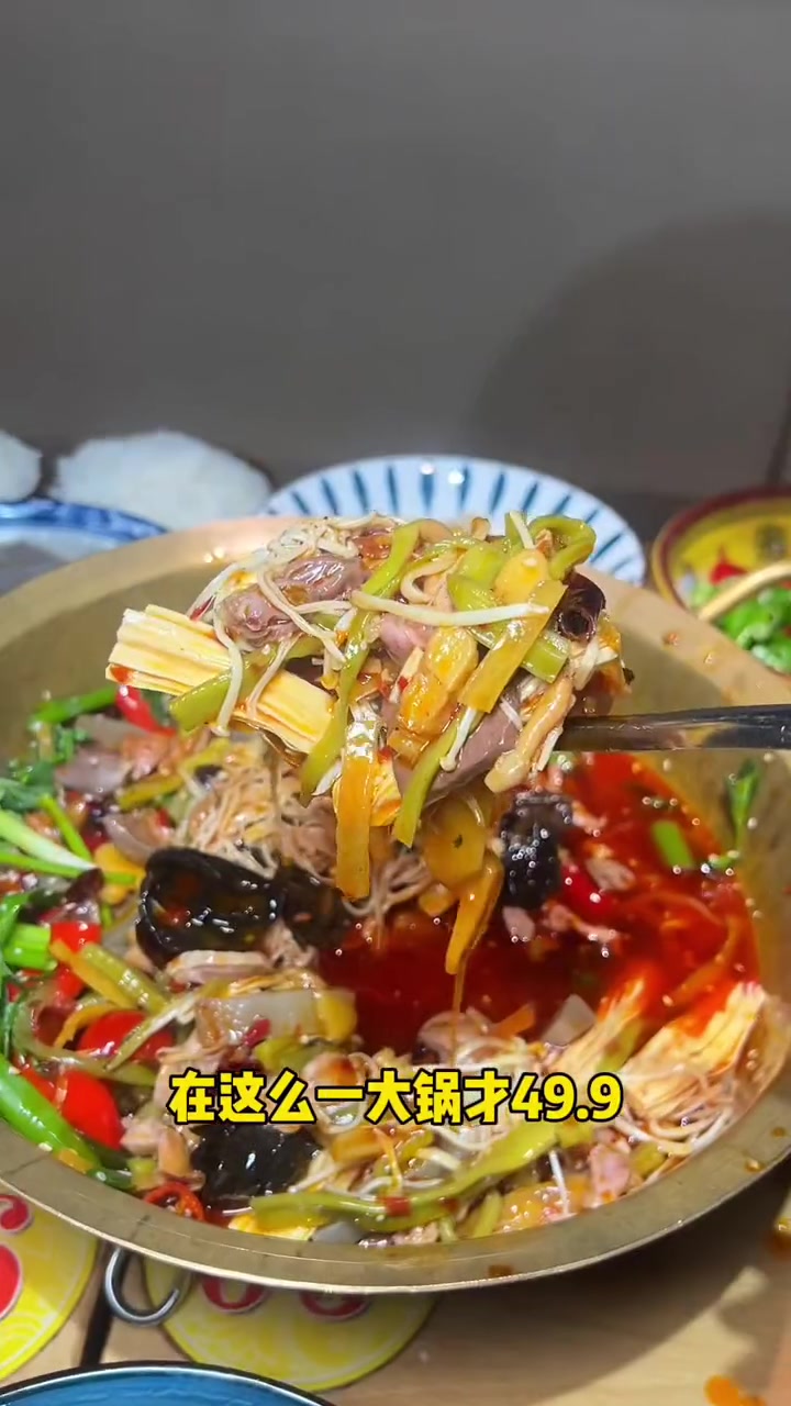 我竟然在泰华吃到了巨下饭的老坛泡椒炒鸡杂才49.9哎!嘎嘎好吃 老坛泡椒炒鸡杂 泰华美食 