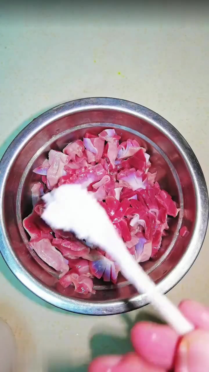 炎炎夏日就该吃这个 盐焗鸡肾 鲜香爽脆