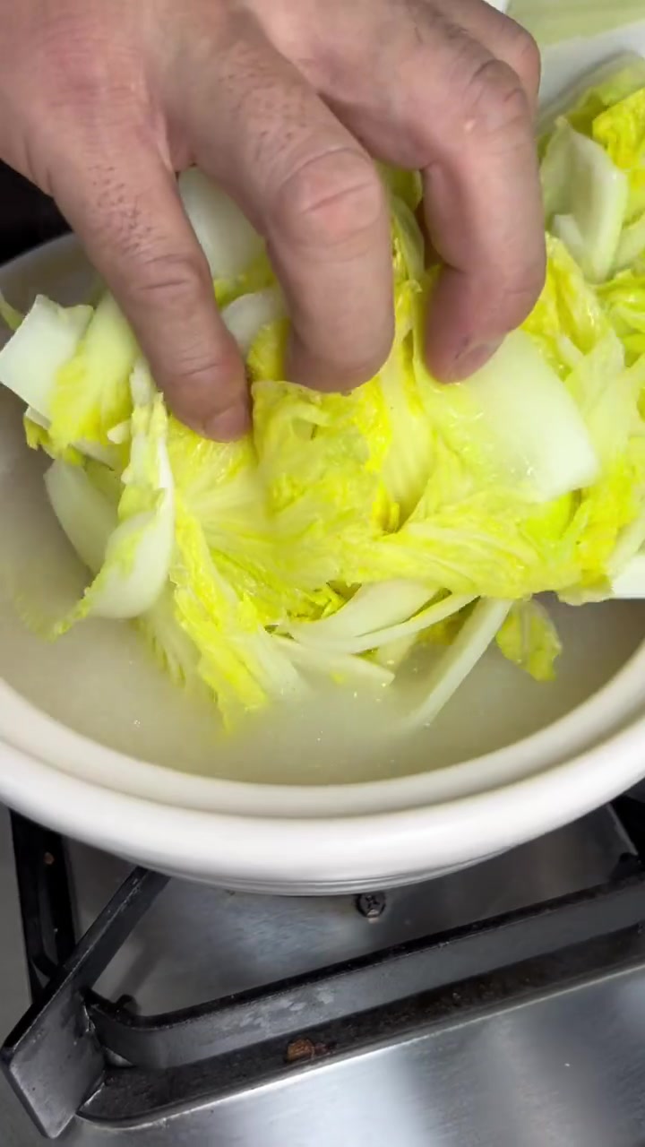 降温了来顿暖和的吧 又一股冷空气来袭 保暖驱寒的砂锅菜安排 大连的砂锅一定要有海鲜 砂锅娃