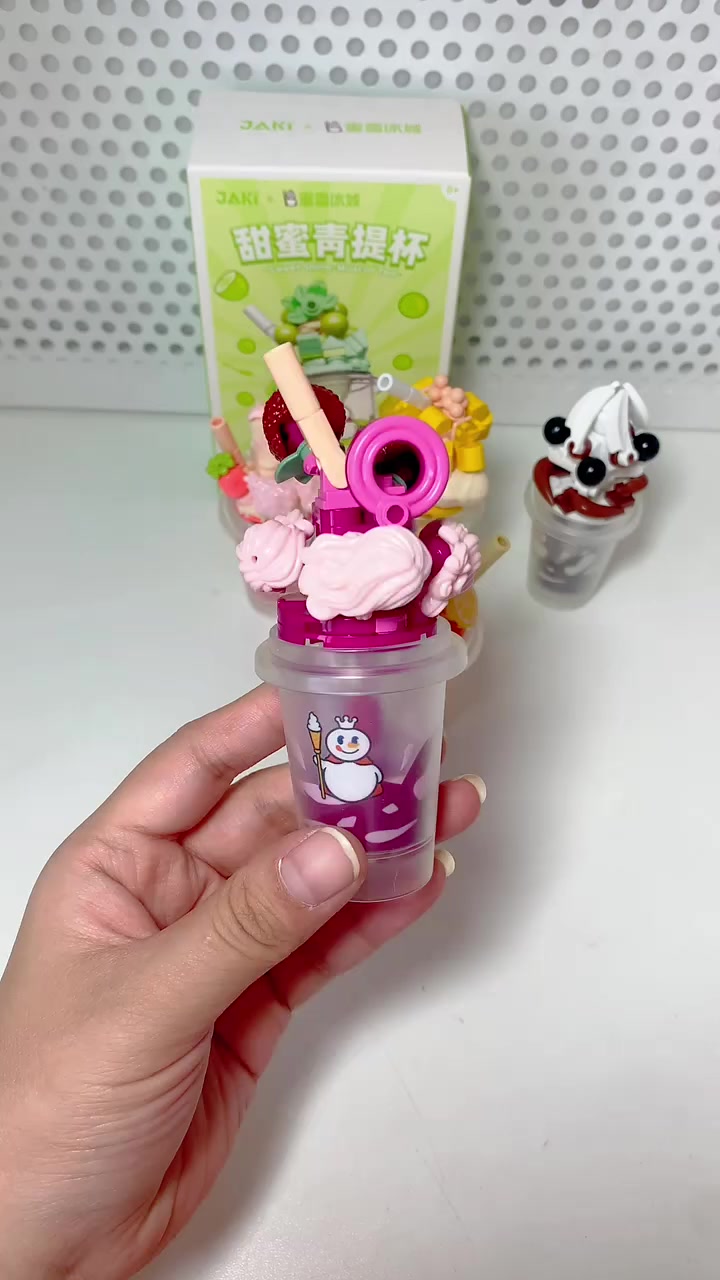 可爱又好玩的蜜雪冰城摇摇乐奶茶杯积木,这居然还是个摇摇乐