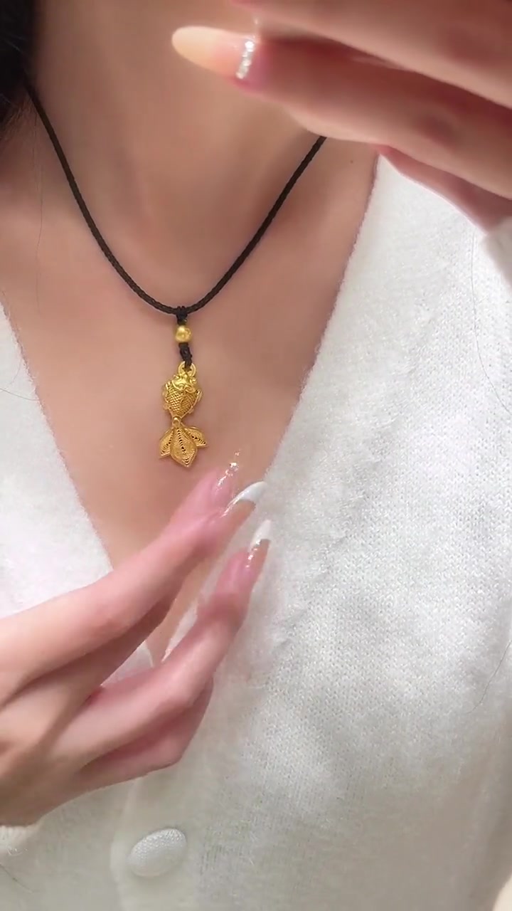 十一月末,那些被隐藏的好看实力派传承吊坠!周大福 古法金 黄金 黄金吊坠 首饰分享