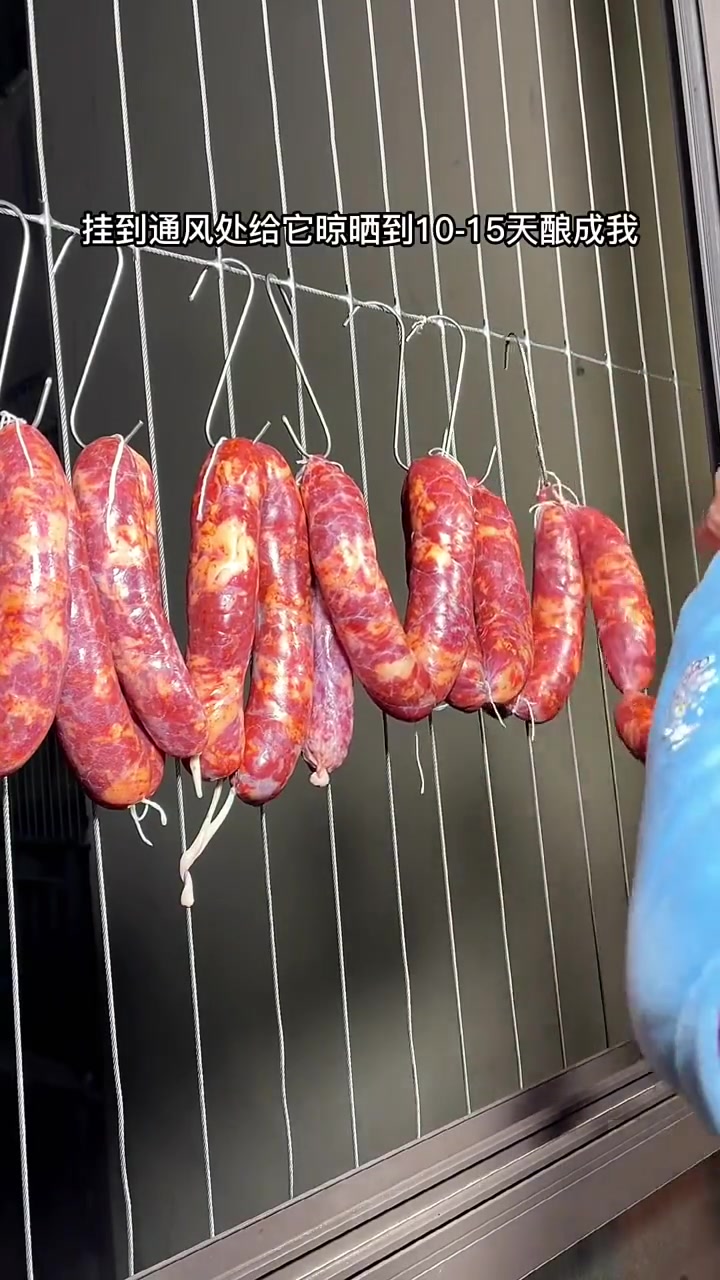 灌香肠这样做!猪肉分割技巧 土豆脆皮肠做法 香肠 当代打工人的觅食图鉴 怎样做猪肉香肠