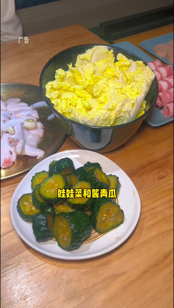 吃椰子鸡火锅怎么少得了三个椰子呢 美味广西 三个椰子 现砍椰子鸡 过冬就来三个椰子吃火锅 