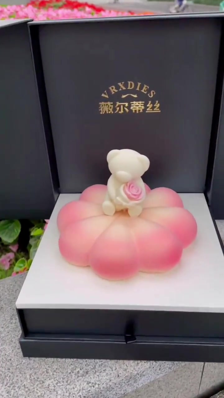 小熊蛋糕可爱,快带回家 礼物 惊喜 每个小仙女都会喜欢的礼物 仪式感不能少 爱的礼物