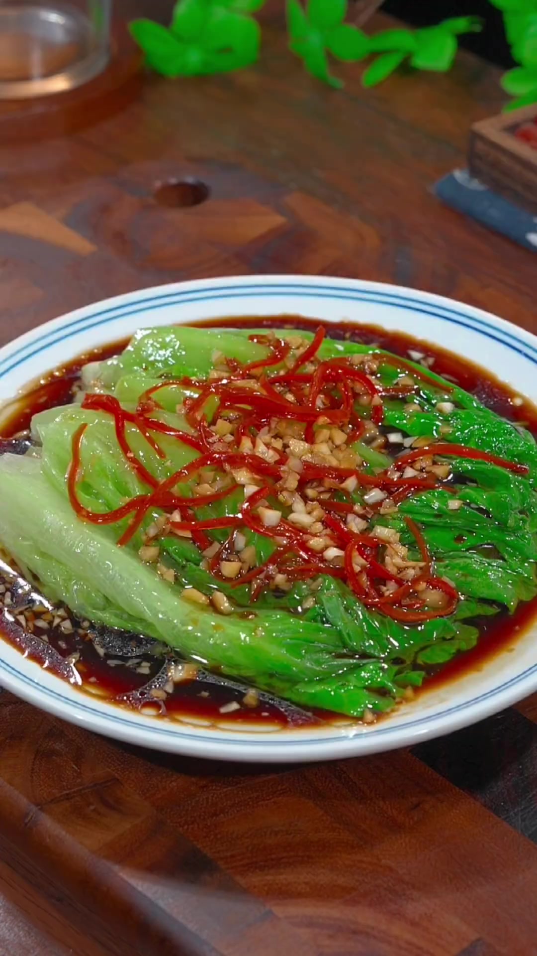 没想到生菜这样烫一下,比大鱼大肉还好吃,清脆爽口