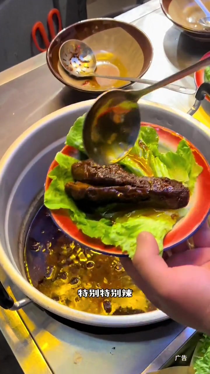 铁锅现卤鸭头爆辣挑战,吃完免单一年,你们敢来吗?风味星期三   沸腾火锅节 赞点优选