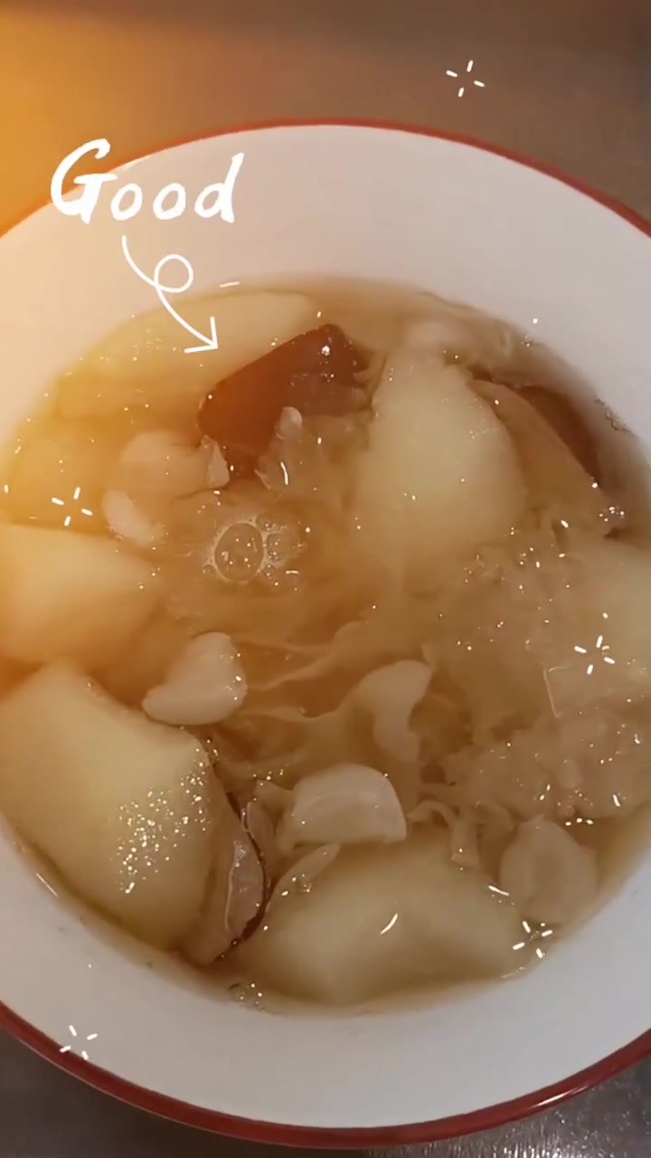 我熬的冰糖银耳雪梨红枣汤,熬了一个小时,太好喝啦~