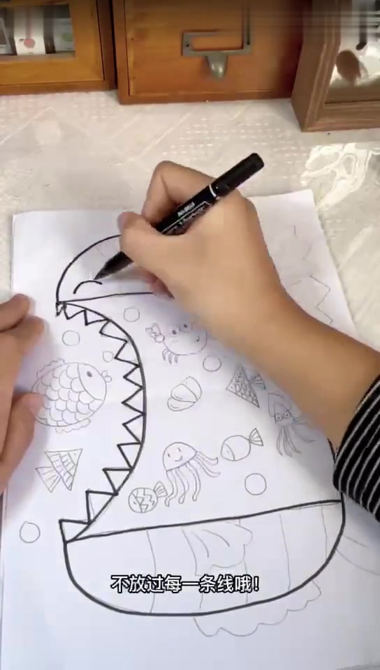 幼儿园大班创意画折叠画|折叠鱼