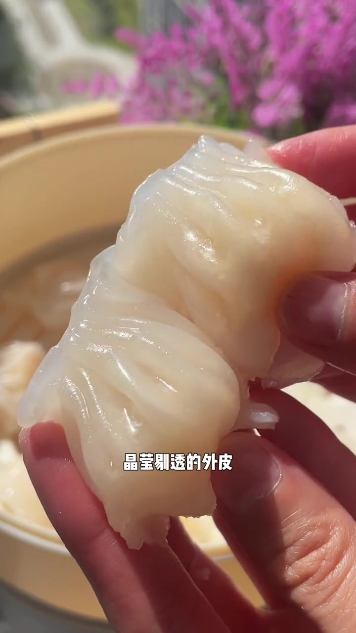 广州茶楼人人必点的 虾饺 广州酒家 出品,必属精品!每颗都是一整颗的虾仁,一口下去太惊艳了