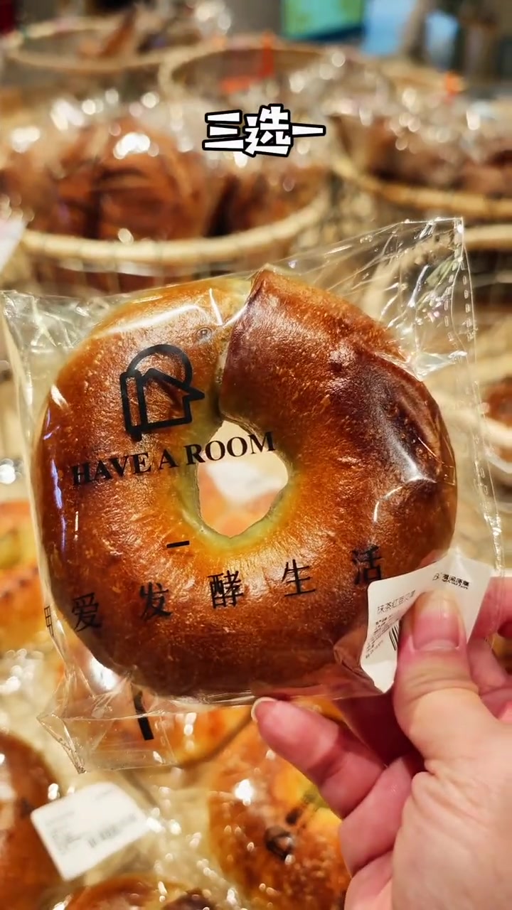 作为在德国待了很多年的我,大网红玉兰阿姨为我找到了这家店,那个黄油法棍脚指头太合我口味了 