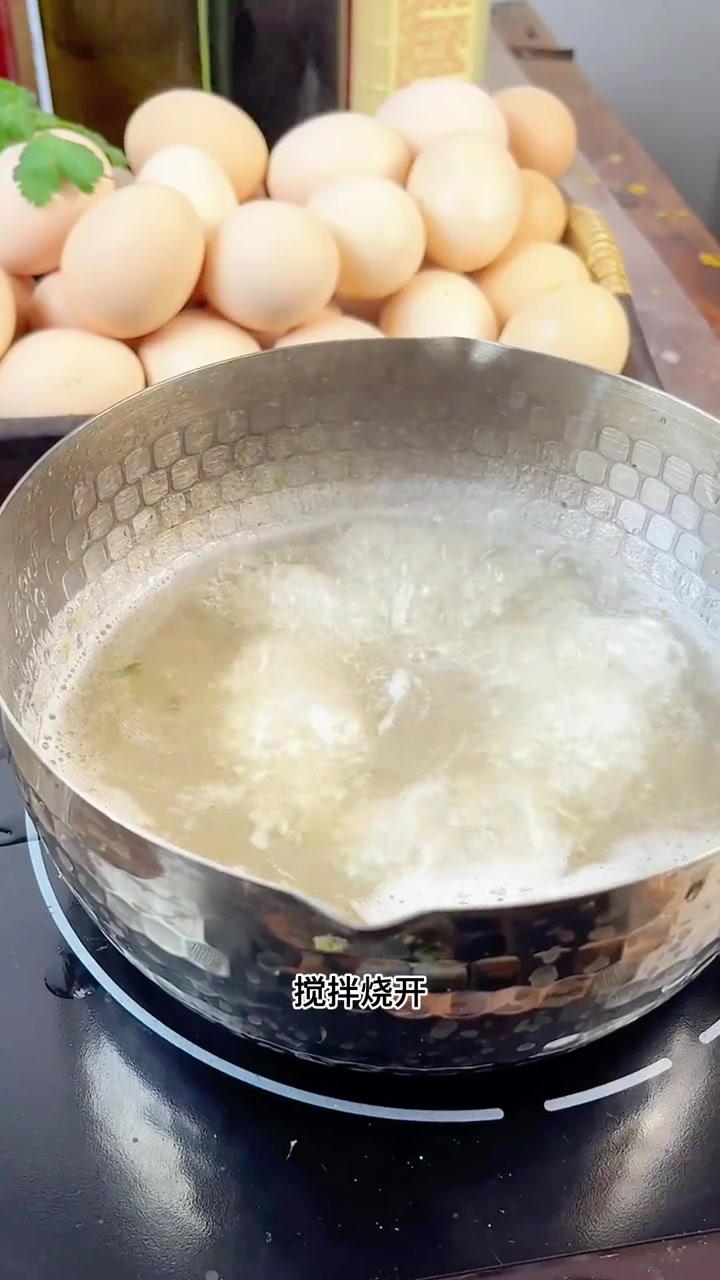 天冷了,早上在家也能实现安徽的正宗撒汤自由了!汤鲜味美,一碗一袋操作太简单了!早餐来一碗热