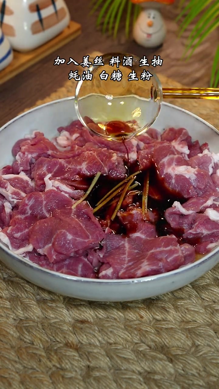 在广东榨菜蒸猪肉是最简单最受欢迎的一道下饭菜,做法简单,百吃不腻 榨菜蒸猪肉 下饭菜 美食