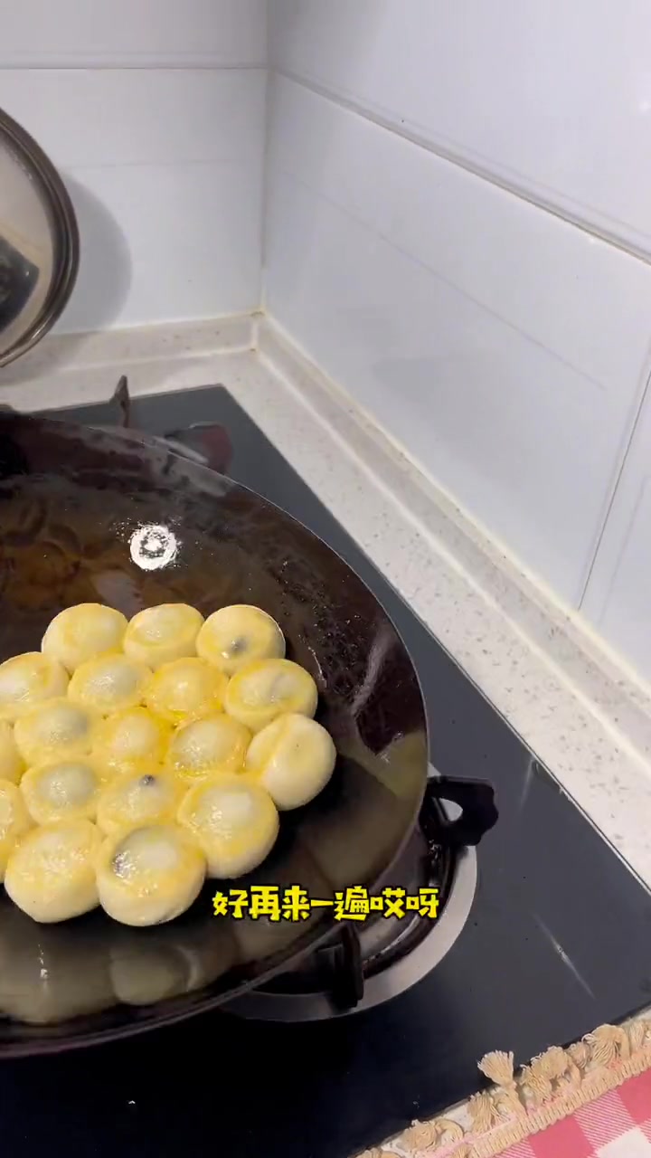 煎汤圆真的是太好吃了,没吃过的快去做起来吧!汤圆新吃法 煎汤圆 煎汤圆做法 谁不爱这一口糯
