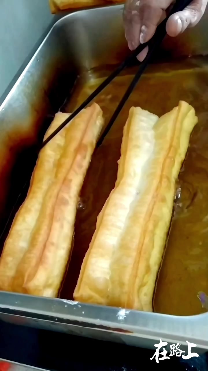 早餐新选择:香酥可口大油条的详细做法来了!