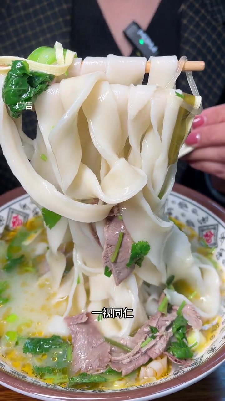 也是新店开业才有的活动啊,这么一大碗羊肉烩面还不到10块钱!河南特色面食推荐 烩面 天儿冷