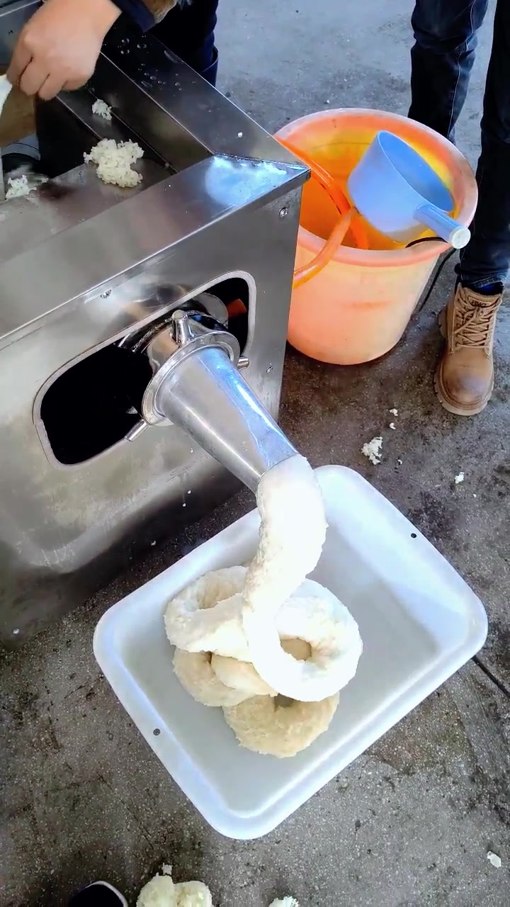 重庆客户到厂试机糍粑机,有做糍粑需求又苦苦没有机器的老板们可