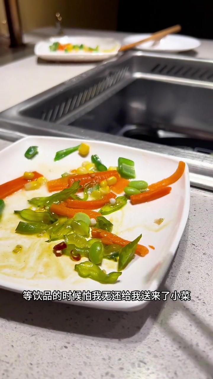 是谁想出来在海底捞喝奶茶的,是我!是我!这性价比多高啊。仙女都在喝什么 艾特你的饭搭子请你