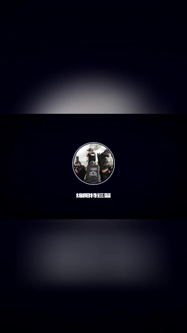 「八旬老人切菜时手指受伤向身旁警察求助」近日,巡逻一大队民警巡访时,遇到一位老人切菜误伤手