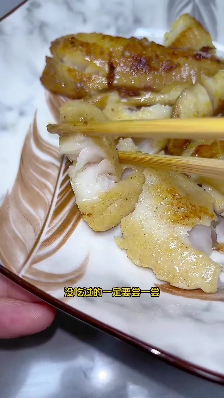 几分钟就能煎好的 罗非鱼排 没有鱼骨和鱼刺,宝宝也能放心吃,选用鱼肉中段,肉质肥厚鲜嫩