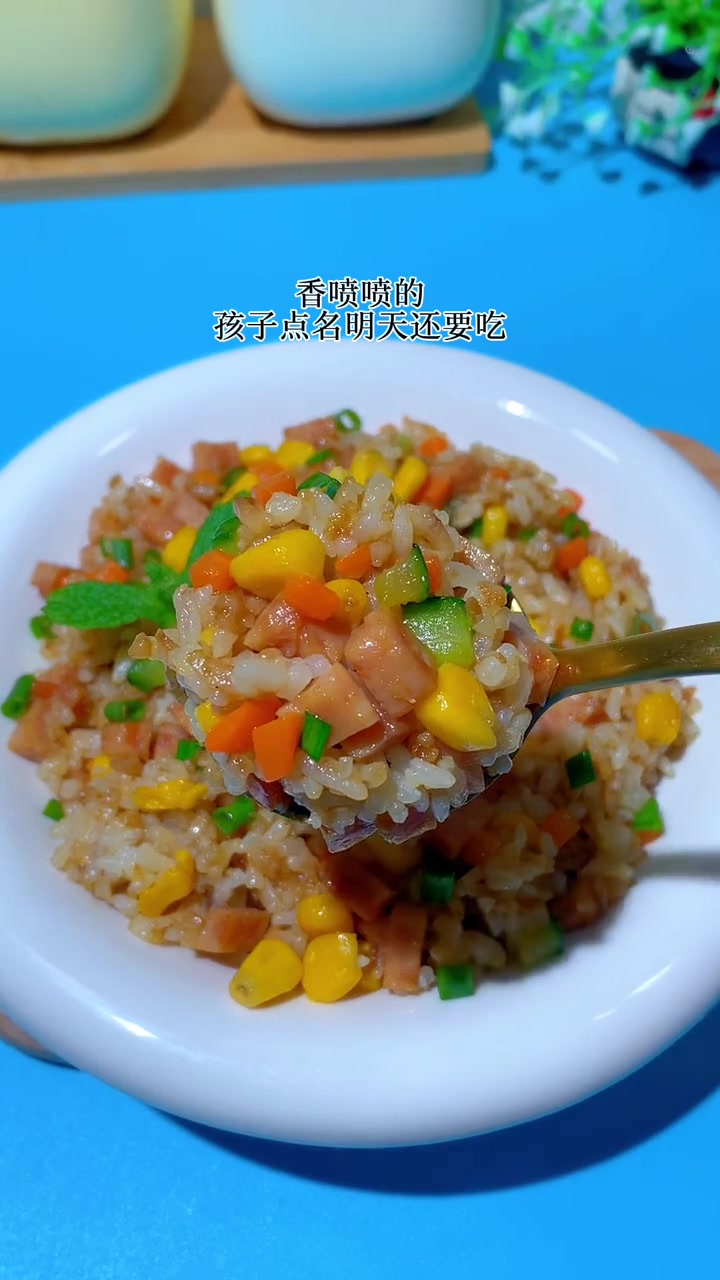 今天花10分钟做了个午餐肉炒饭,了太好吃了,孩子点名明天还要吃,快试试 宝宝辅食 做法简单