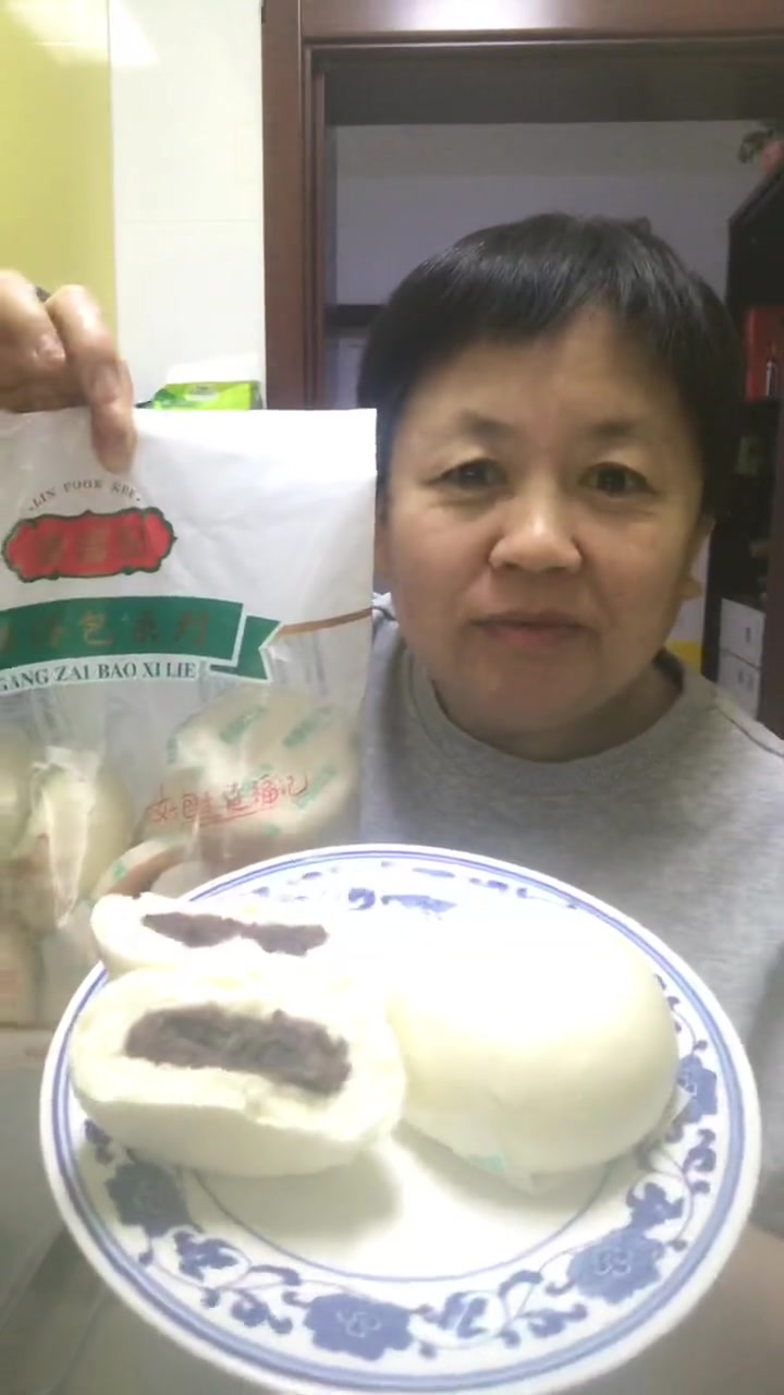 连福记新出的红豆包推荐给大家,一袋800克,10个豆包,真心好吃 豆包