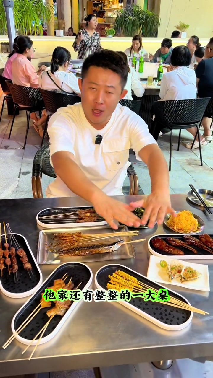 在三亚应该没有比这个套餐还合适的了吧,38就可以比整整一桌烧烤,还有烤鸭头,大油边生蚝,还