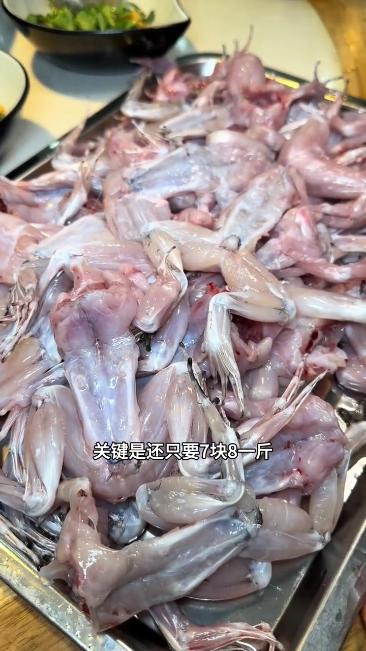 78就可以整10斤鲜活的蛙蛙,肉质鲜嫩肥美,一次性锅底,麻辣味十足,巴适得板!美蛙鱼火锅 