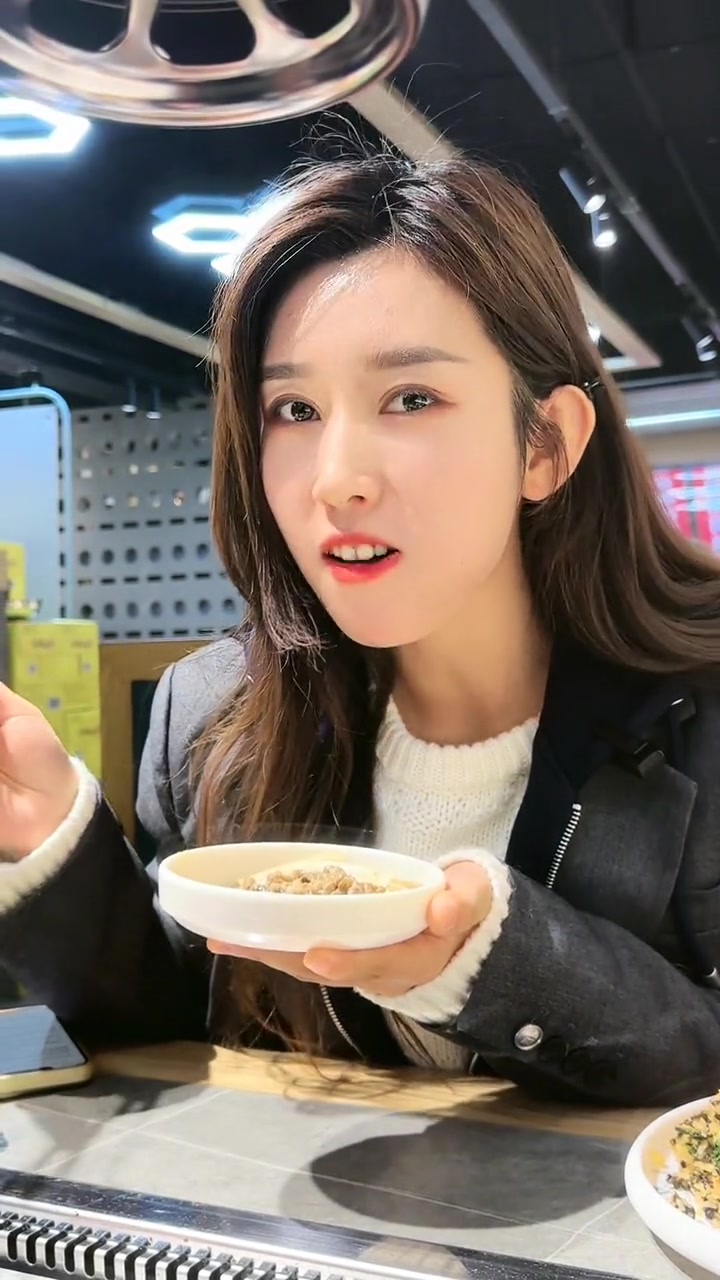 石板烤肉你吃过了吗?如果没吃必打卡尝尝、味道爆好吃、一口下去满口爆汁、香密湖你、好吃不贵、