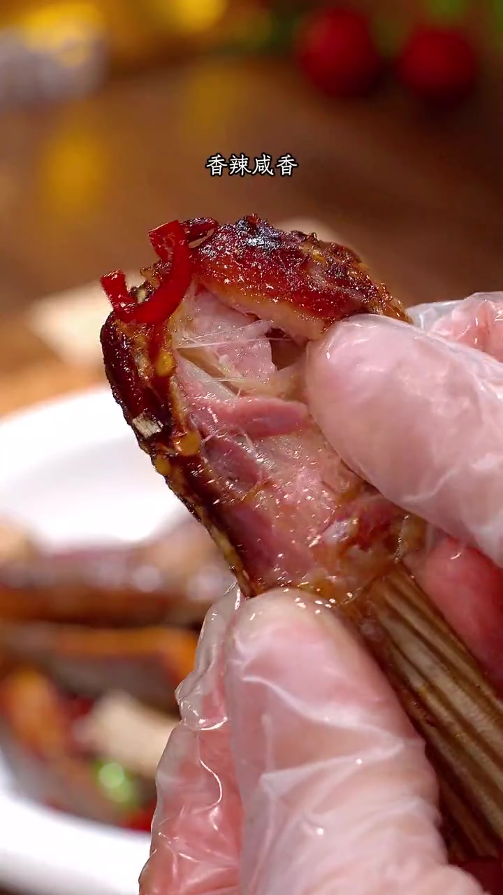 不管你有没有来过武汉,你一定要试试这个湖北的 阳干鱼尾,不咸不淡,肉质紧实,竟然还没刺,太