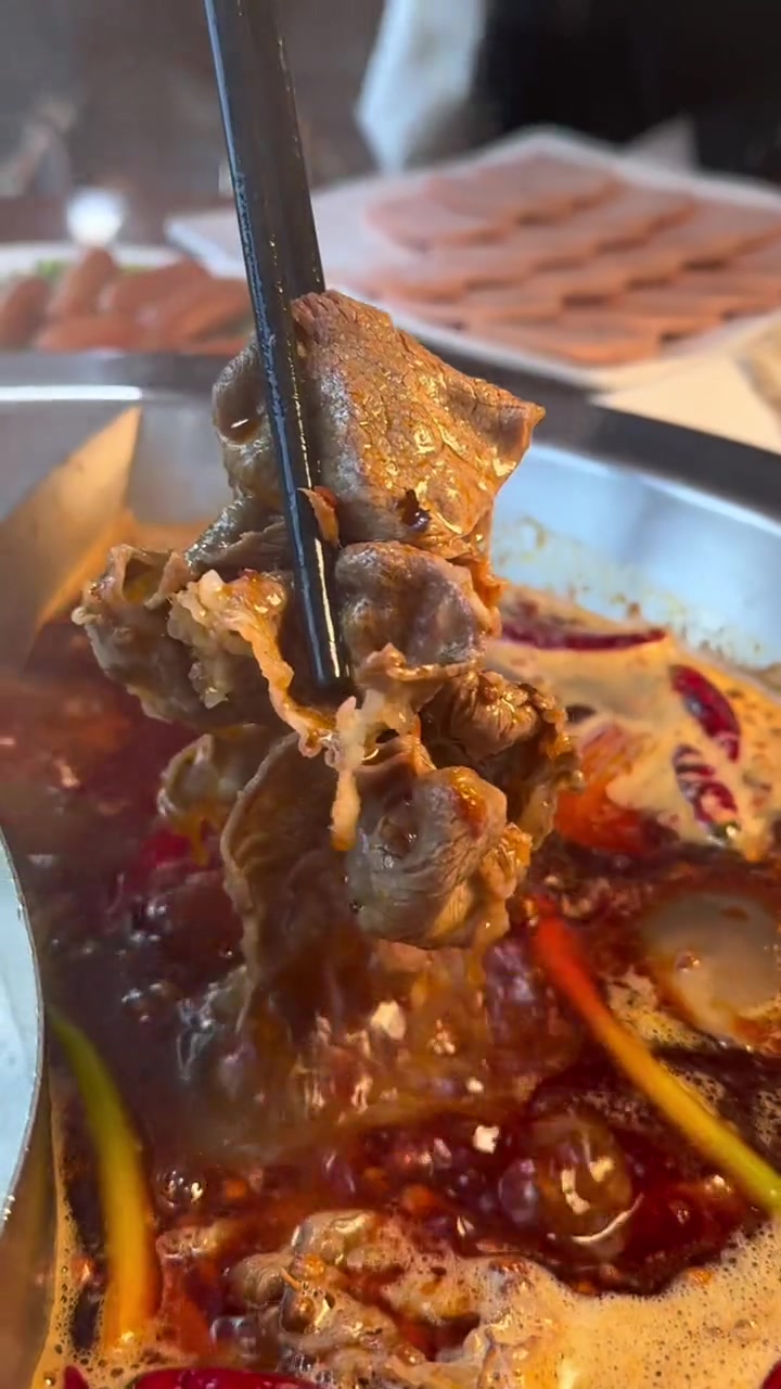 清真鸿宾楼火锅的套餐来了,左下角有干锅、火锅可以购买!清真火锅 火锅季 打卡网红火锅 沸腾