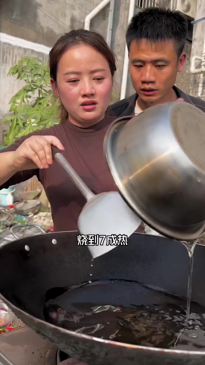 正宗手撕鸡制作全过程让你们见识摆地摊日常