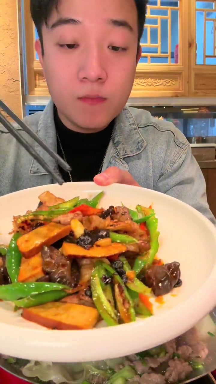 好久没吃翘脚牛肉了,给你们找到家好吃实惠的翘脚牛肉 入冬觅食记 肖四娘跷脚牛肉 天儿冷吃点
