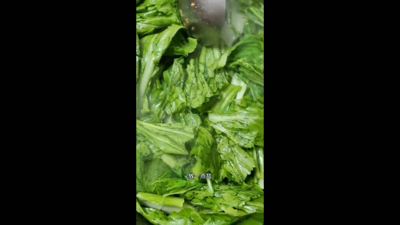 青炒芥菜,补钙。清脆爽口,还可以拿来做酸菜哦