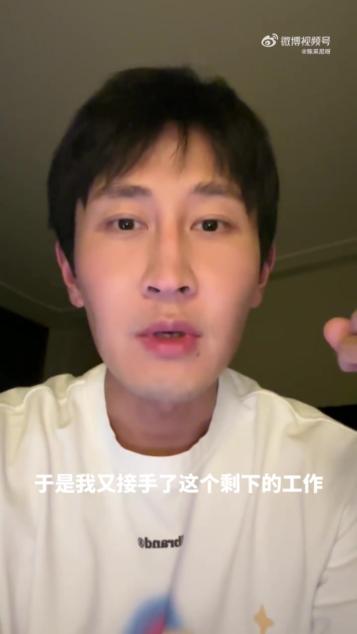 在我31岁生日的这天,乐坛传奇歌手 Ms.Lauryn Hill 穿着我做的衣服重返乐坛。