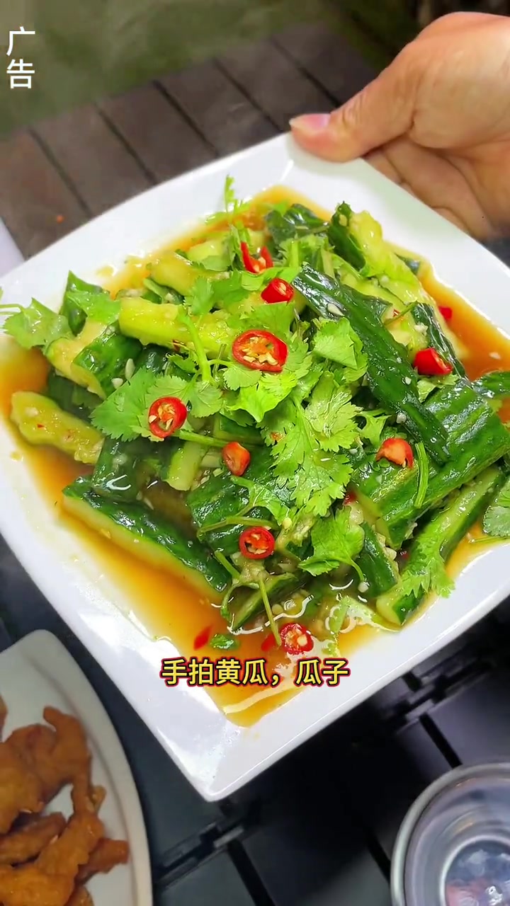 博白这间故里休闲吧!有很多特色美食,套餐不贵,你也在视频左下角优惠团购中下单来尝一下吧!好