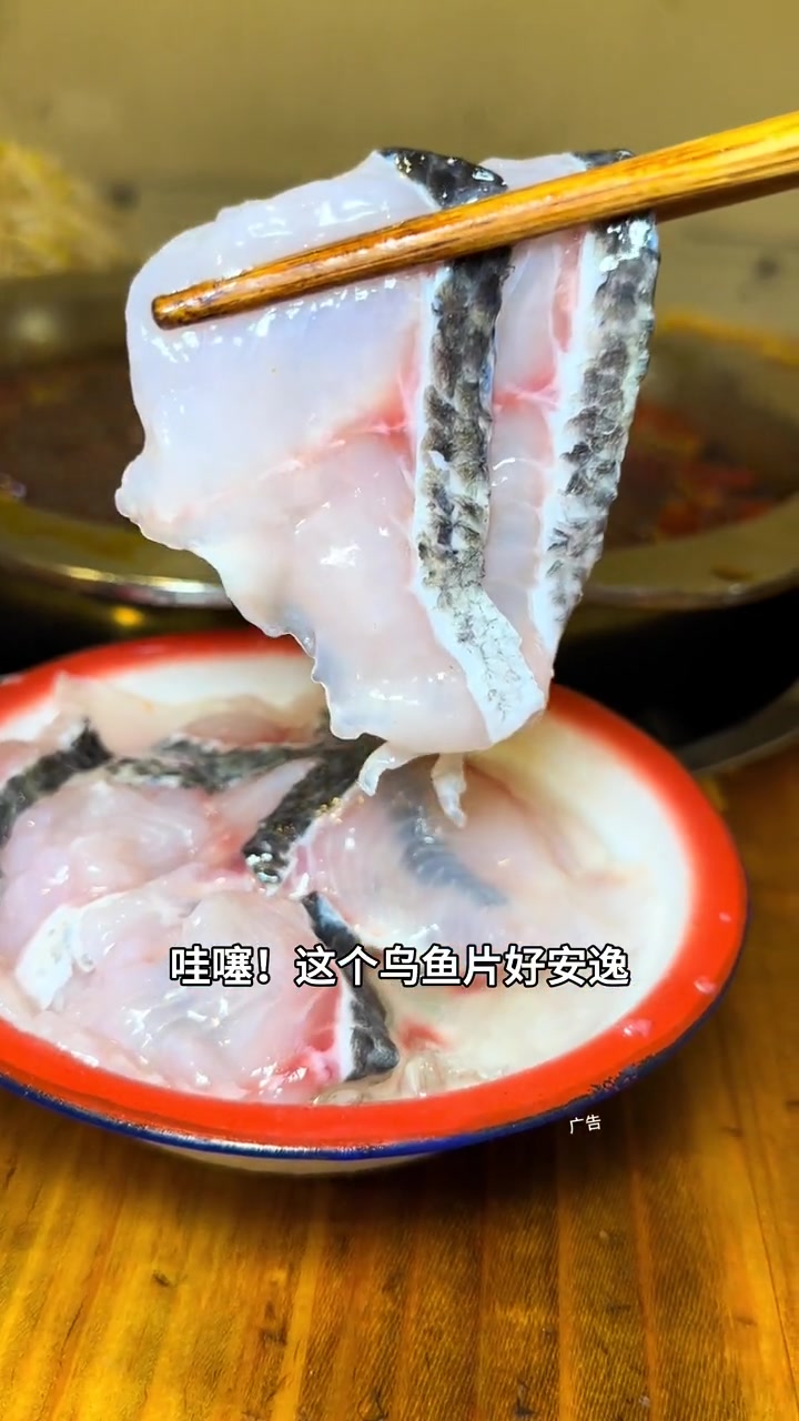 藏在居民楼下的社区老火锅,味道确实不一般,菜品也新鲜咯,安逸!冬天就适合吃火锅 火锅约起来