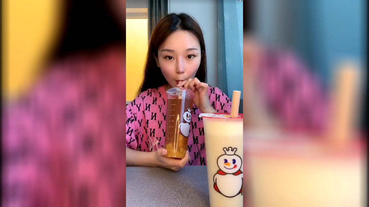 喝几杯奶茶啊夏天解暑冬天暖和