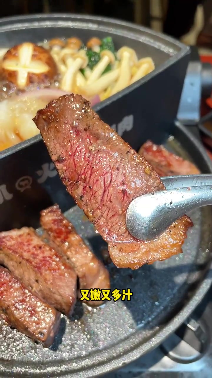 这样吃肉才过瘾!一起吃烤肉 艾特你的饭搭子请你吃 天冷就该多吃点肉了 烤肉真香