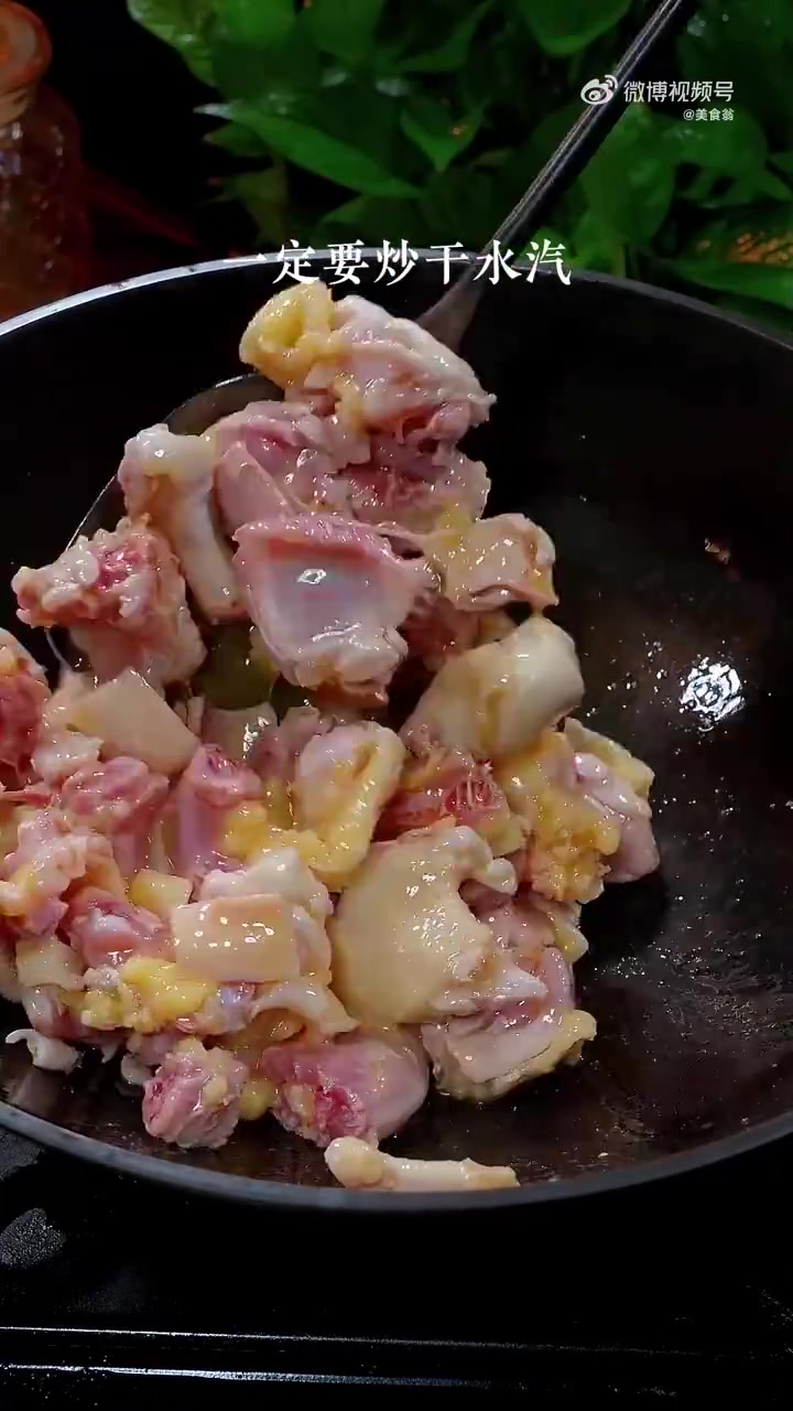 美味辽宁等您来 现在正是吃板栗的季节,用它做个板栗烧鸡