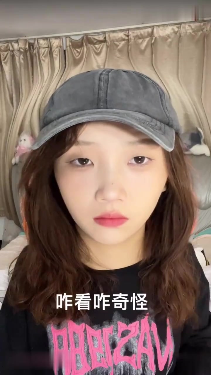 就是 发现适合菱形脸宽眼距的鸭舌帽戴法!