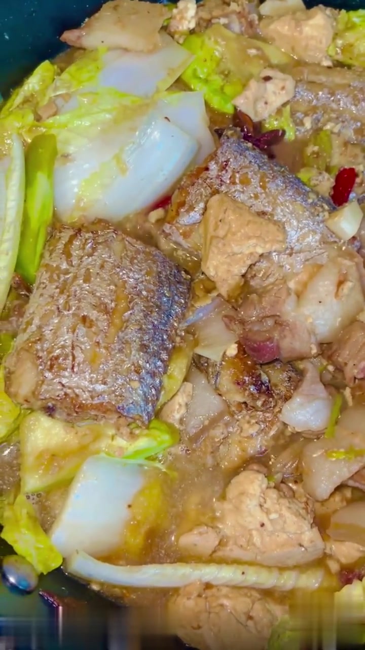 美食炖带鱼刀鱼炖豆腐鱼炖茄子家常菜下饭菜