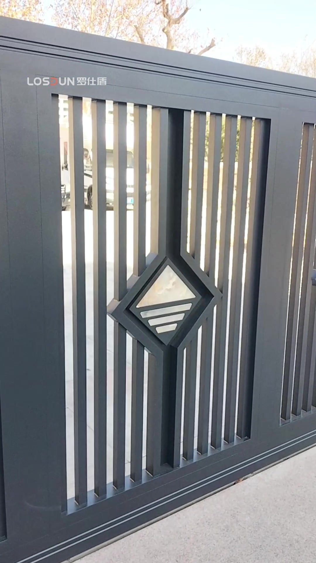 家人们,你们要的别墅装修庭院大门安装效果它来了,爱不爱