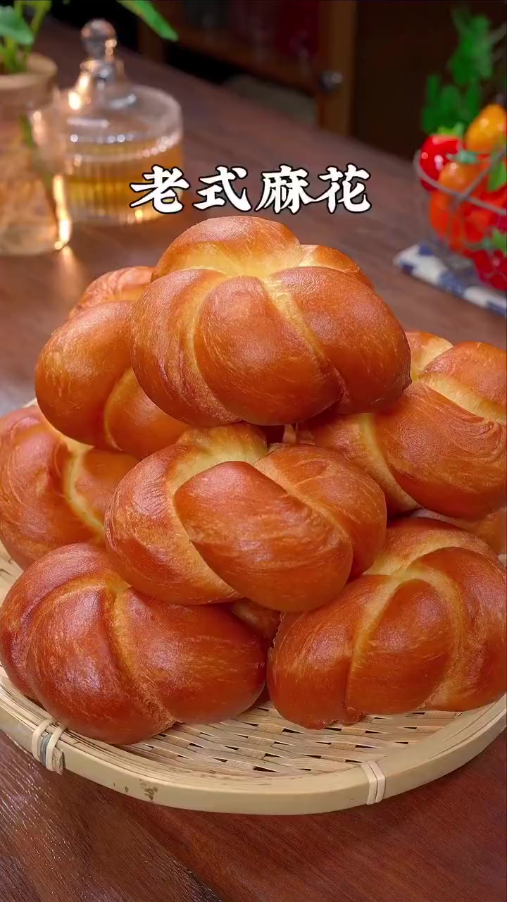 美味辽宁等您来 很多人都喜欢吃老式麻花,今天就把做法分享给大家,外皮酥脆内里柔软香甜,可好