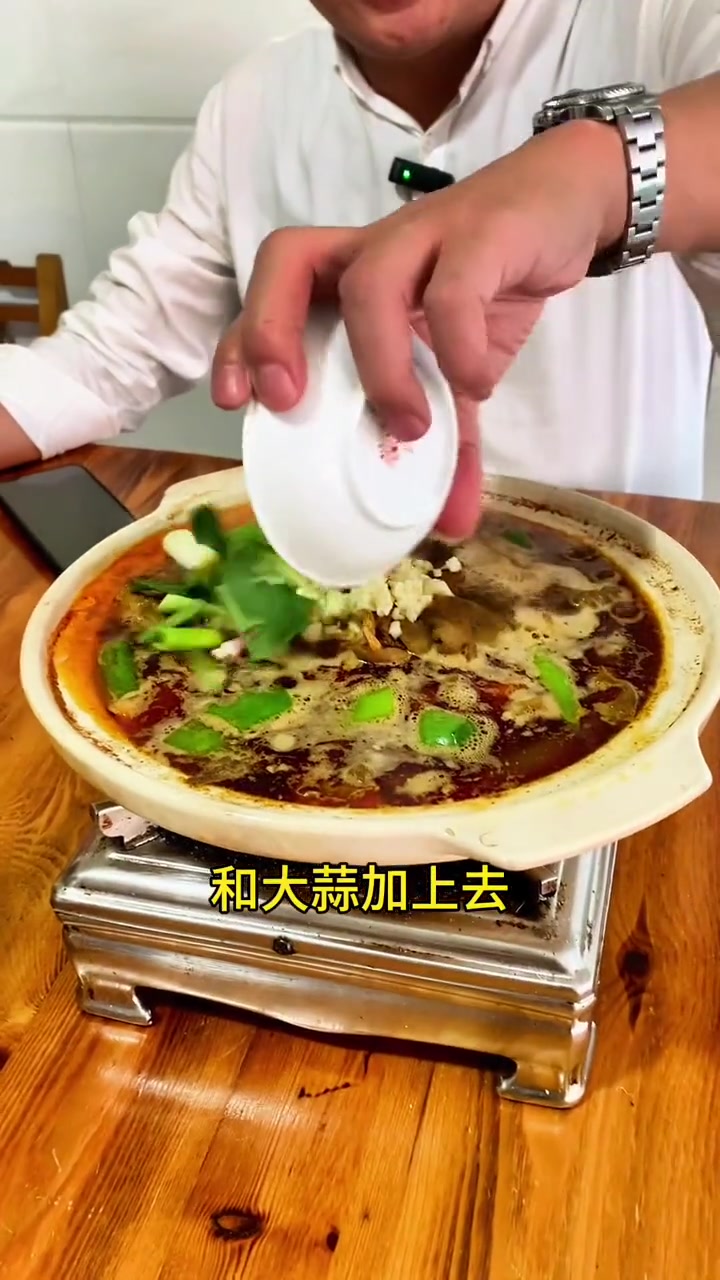 我推荐的这个牛杂钵,这个味道真不错,而且真材实料!一斤八两的大钵!钵子菜