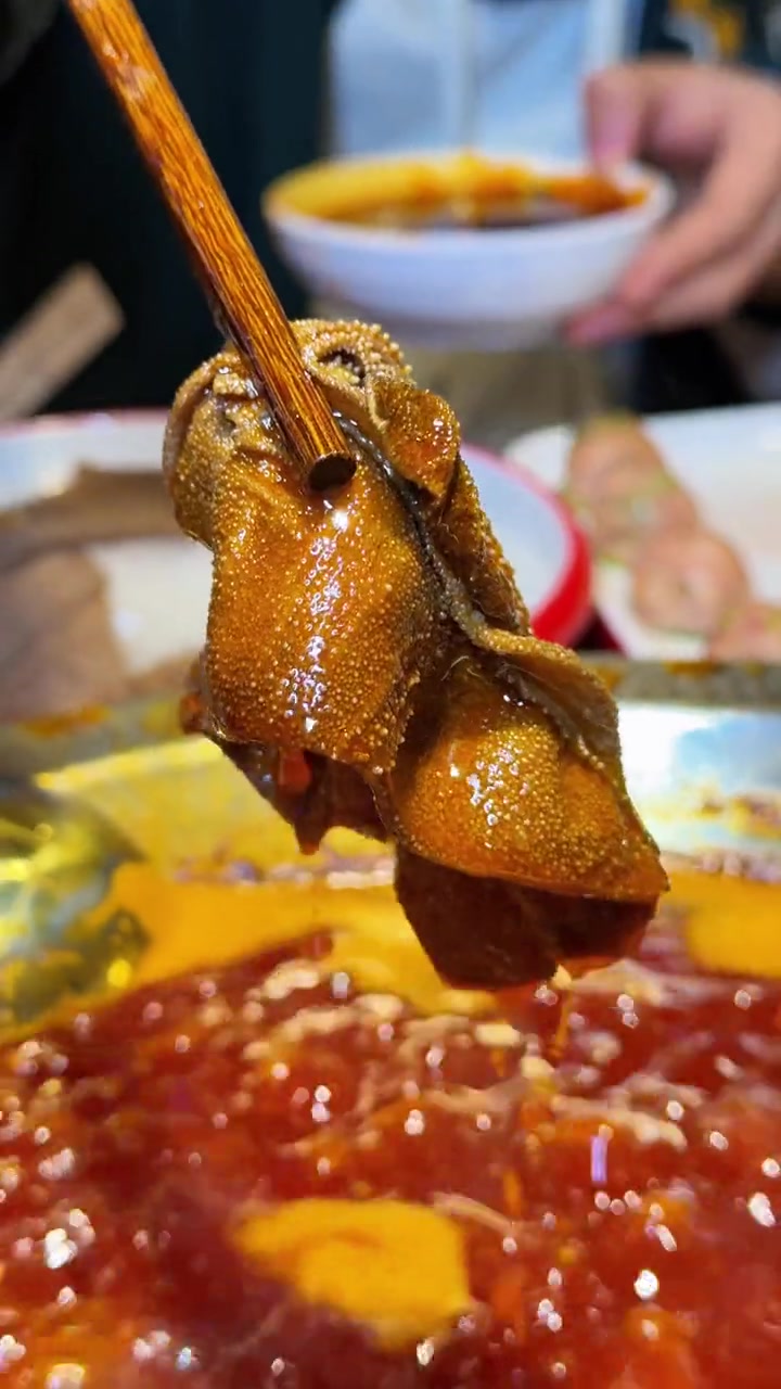 都江堰老县城火锅,菜品新鲜,摆盘大气,非常适合请客吃饭,亲朋聚餐。都江堰美食 都江堰火锅 